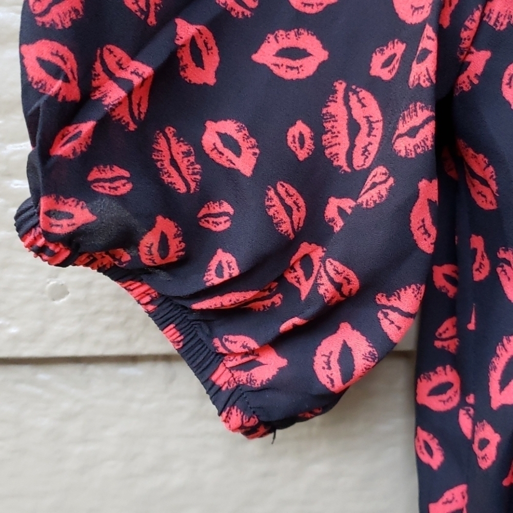 Lola Grace Lip-Print Faux-Wrap Dress S - Picture 9 of 11